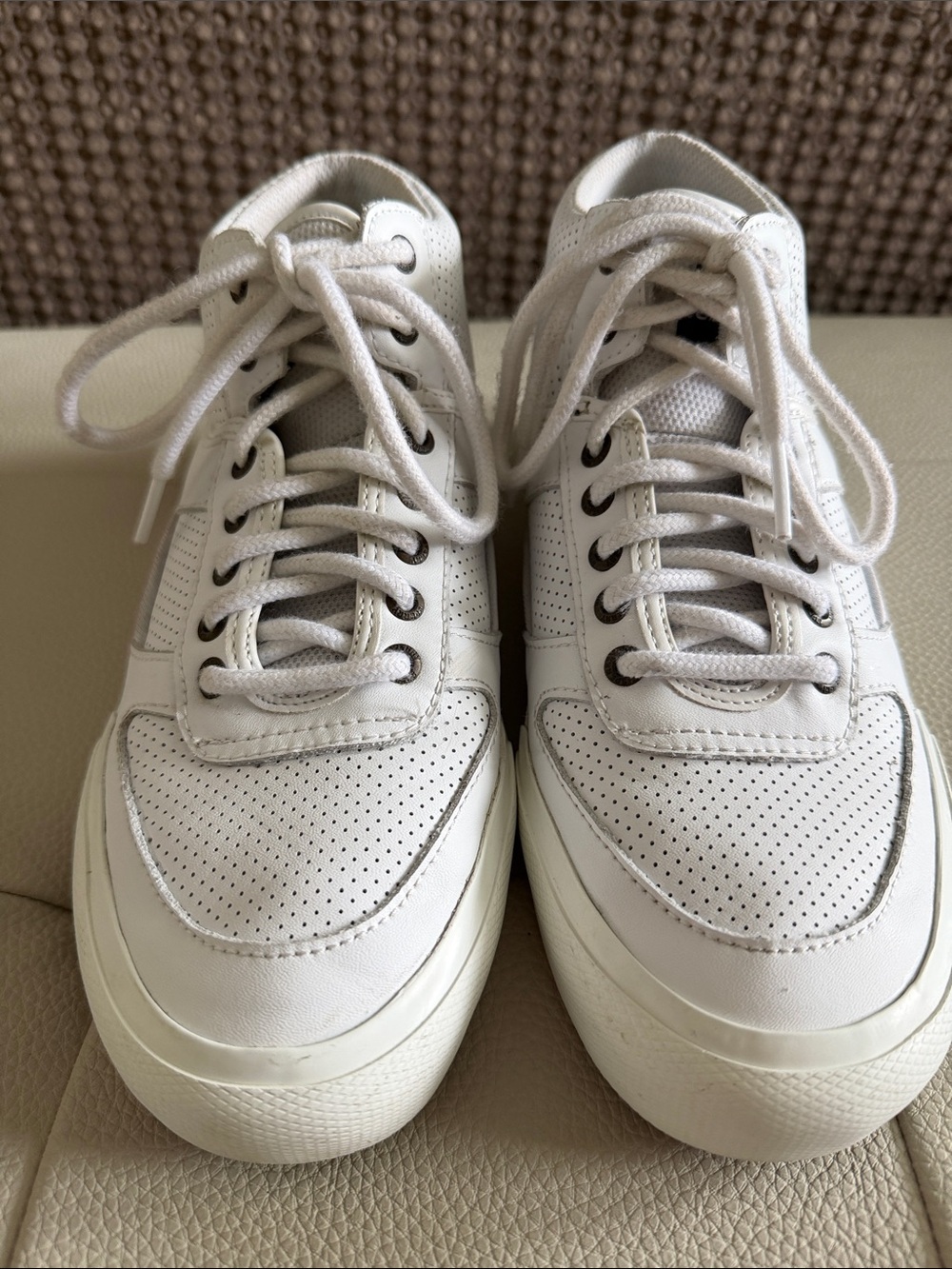 Speery Women’s White Low-Top Perforated Lace-Up Sneakers